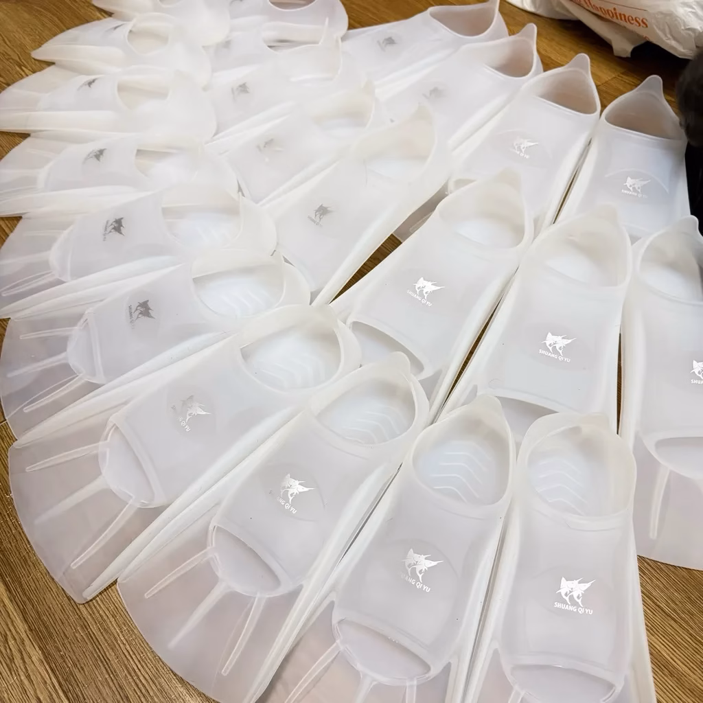 Chân vịt bơi lặn trong suốt mẫu vây gọn 2026, silicone mềm nhẹ, vô hình trong nước - Ảnh 6